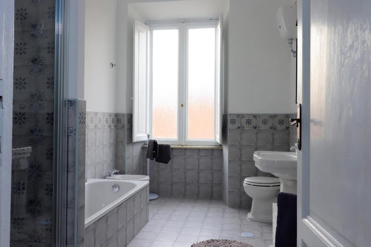 Trevi Grand Blu Suite B&B Рим Екстериор снимка